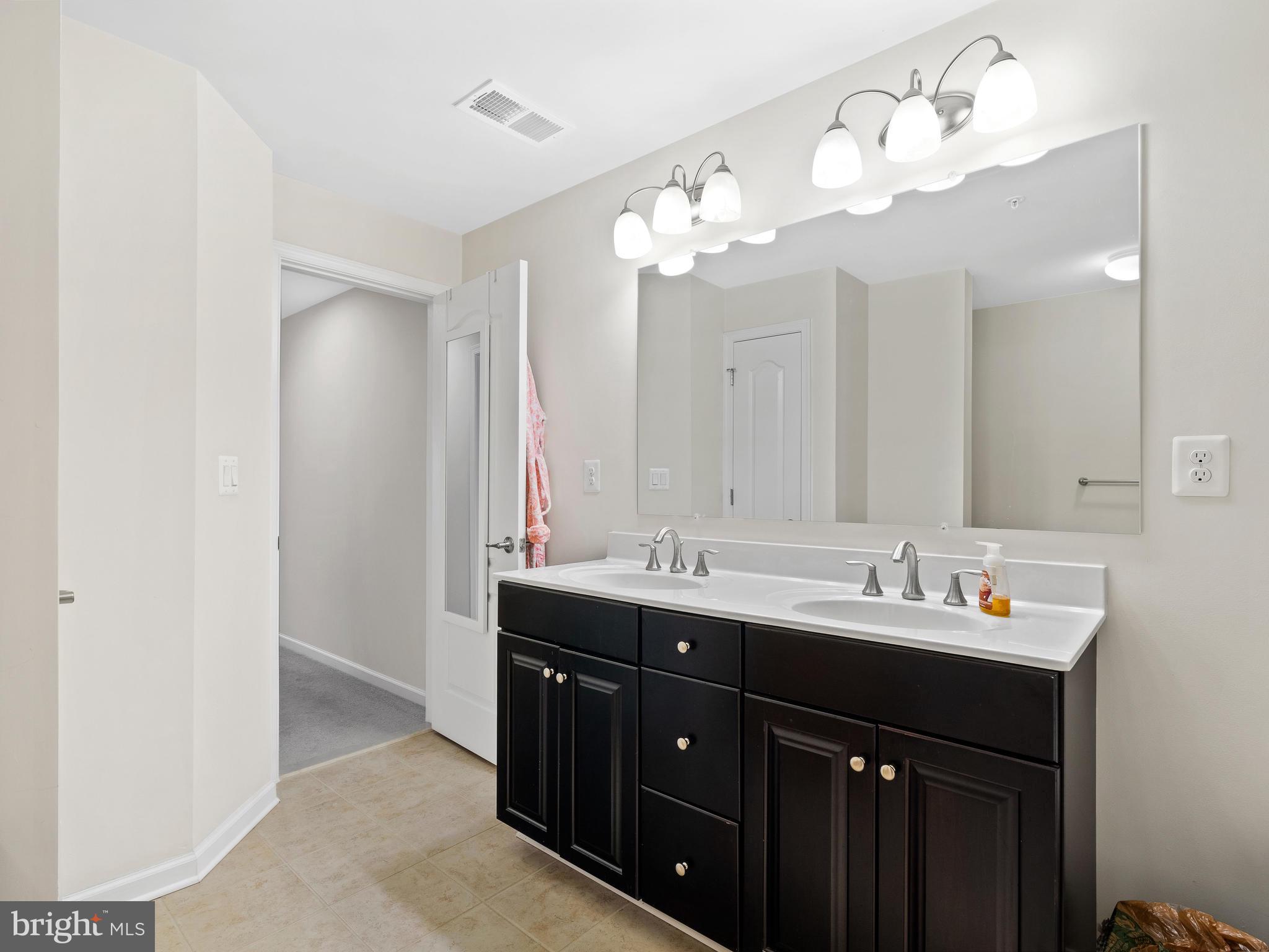 42595 Sunset Ridge Square Ashburn, VA 20148 - Photo 15 of 29 Gallery Image 15