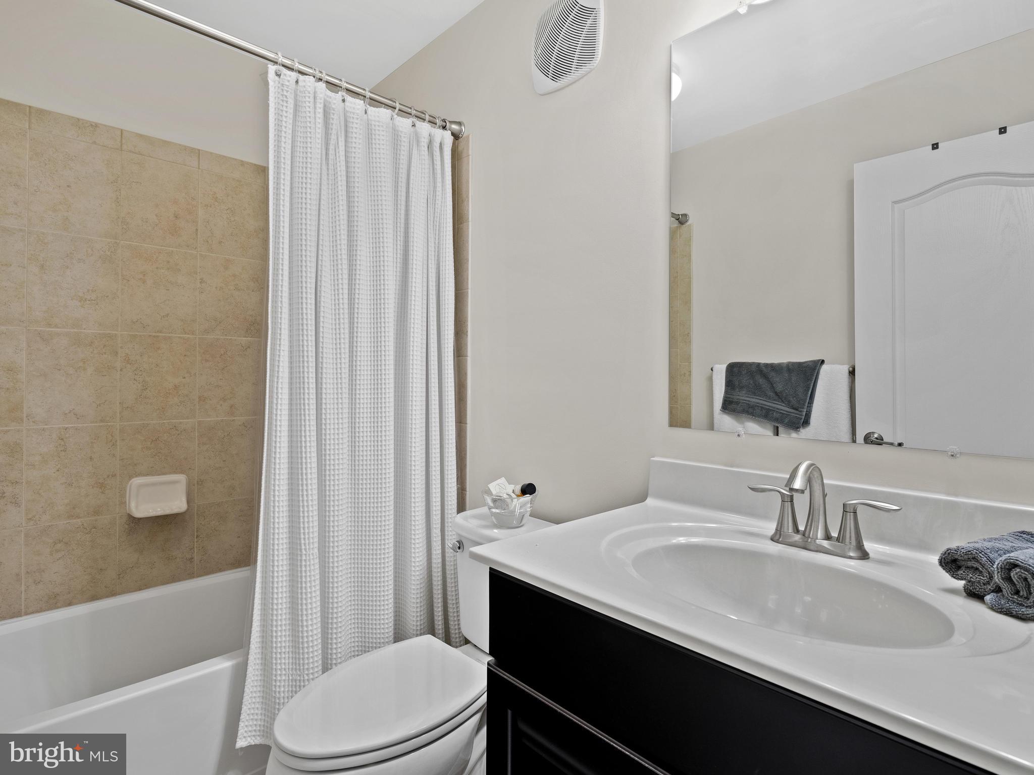 42595 Sunset Ridge Square Ashburn, VA 20148 - Photo 21 of 29 Gallery Image 21