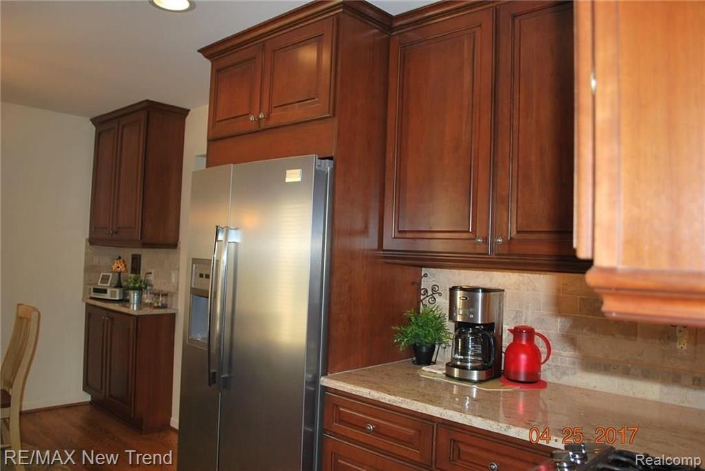 22195 River Ridge Trail Farmington Hills, MI 48335 - Photo 4 of 24