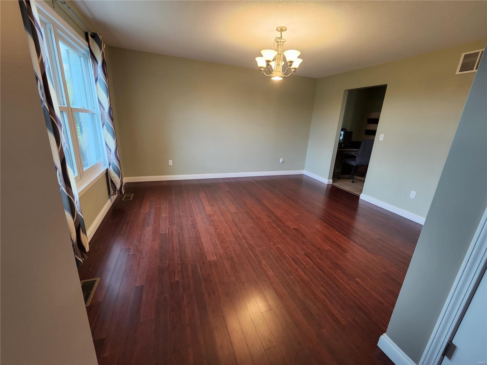 7823 Sun Ridge Court Edwardsville, IL 62025 - Photo 3 of 20 Gallery Image 3
