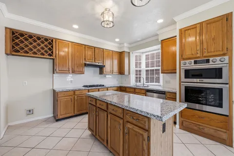 $388,000 | 14415 Autumn Cyn Trace, Houston, TX 77062