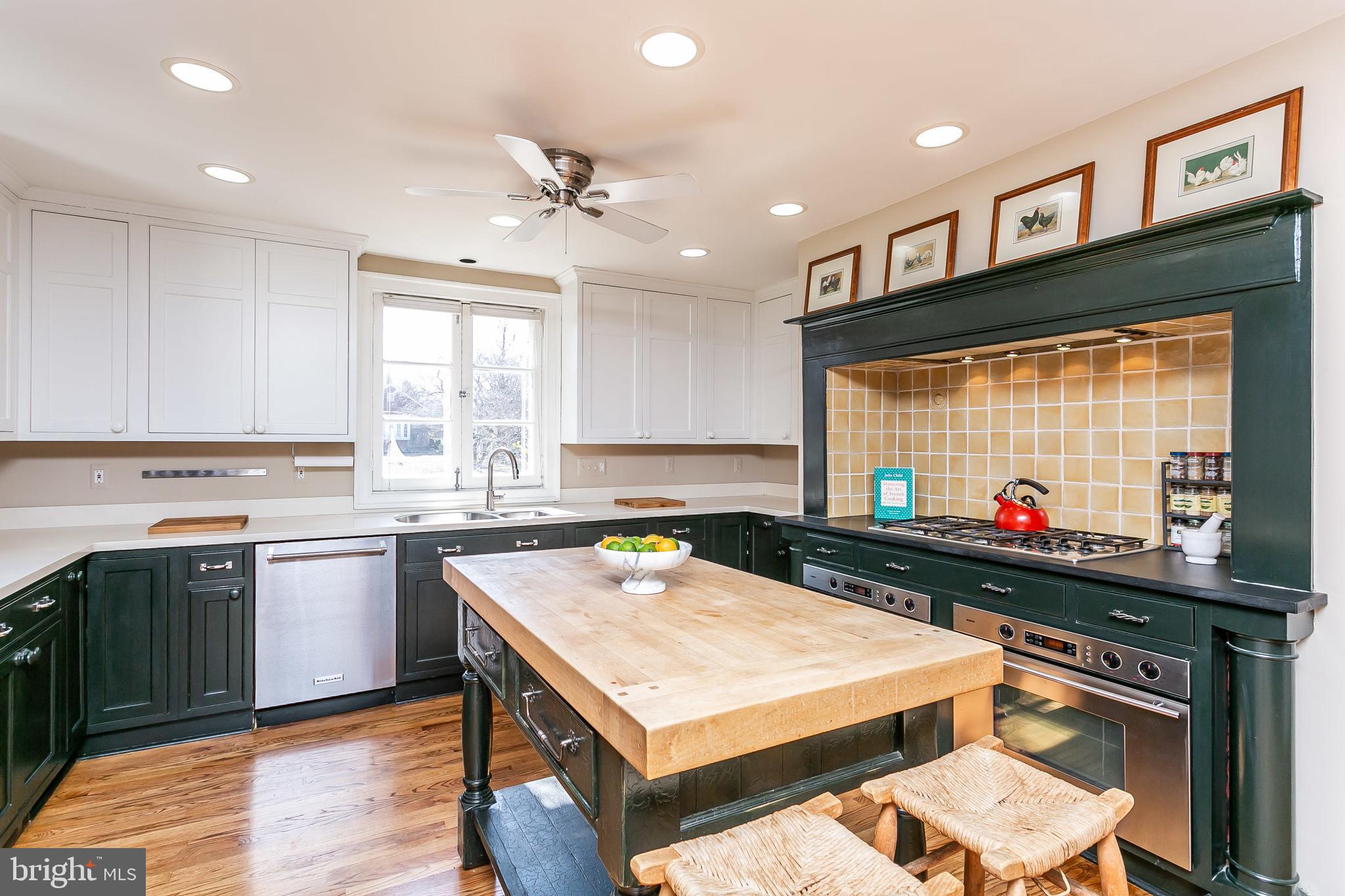 110 Churchwardens Road Baltimore, MD 21212 - Photo 12 of 32 Stainless steel appliances