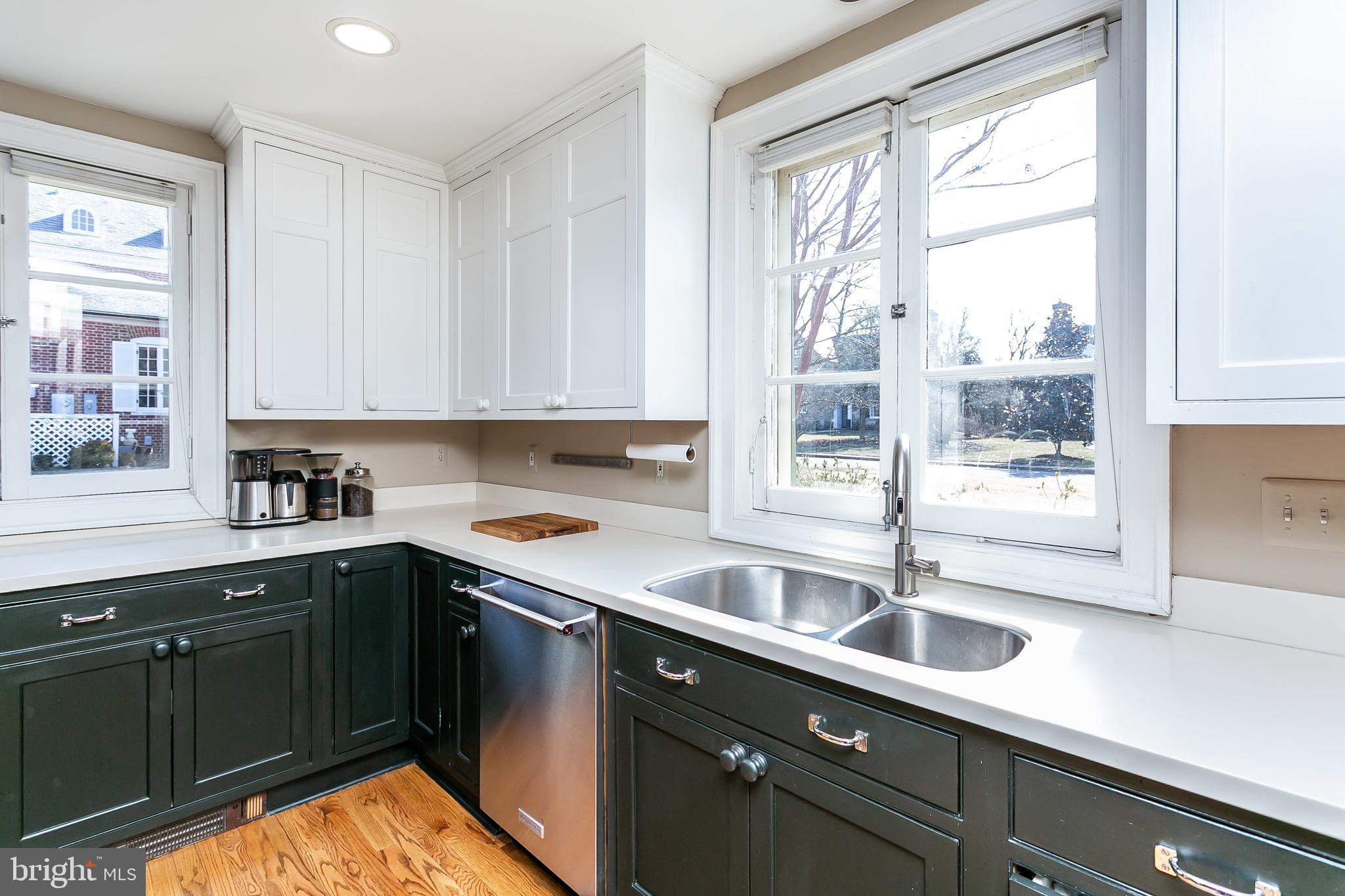 110 Churchwardens Road Baltimore, MD 21212 - Photo 13 of 32 Light filled Kitchen