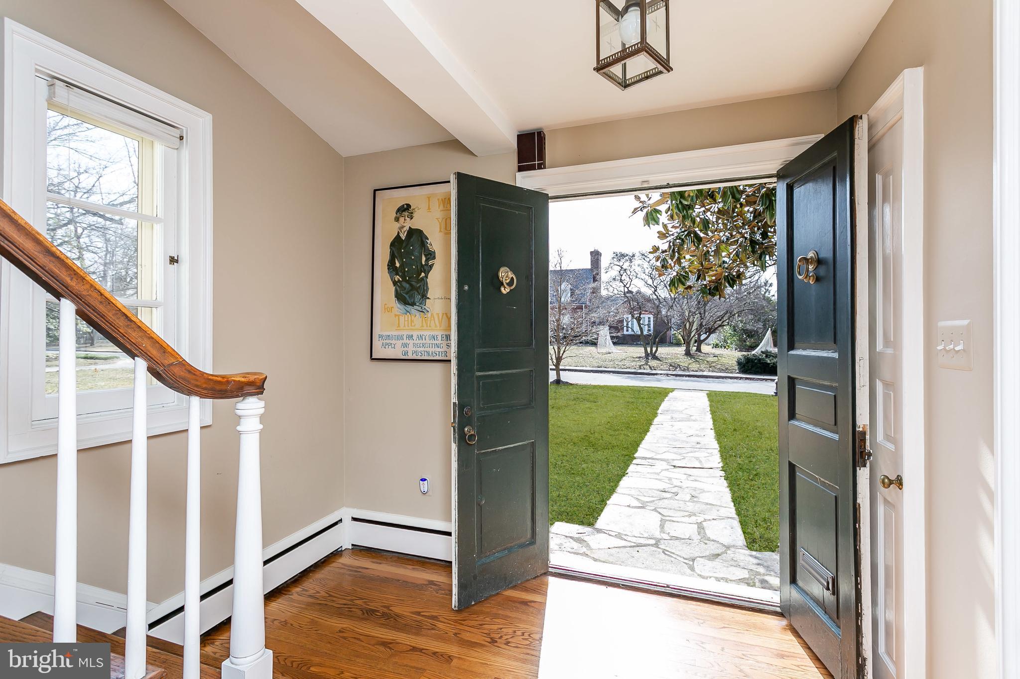 110 Churchwardens Road Baltimore, MD 21212 - Photo 3 of 32 Gracious foyer welcomes you