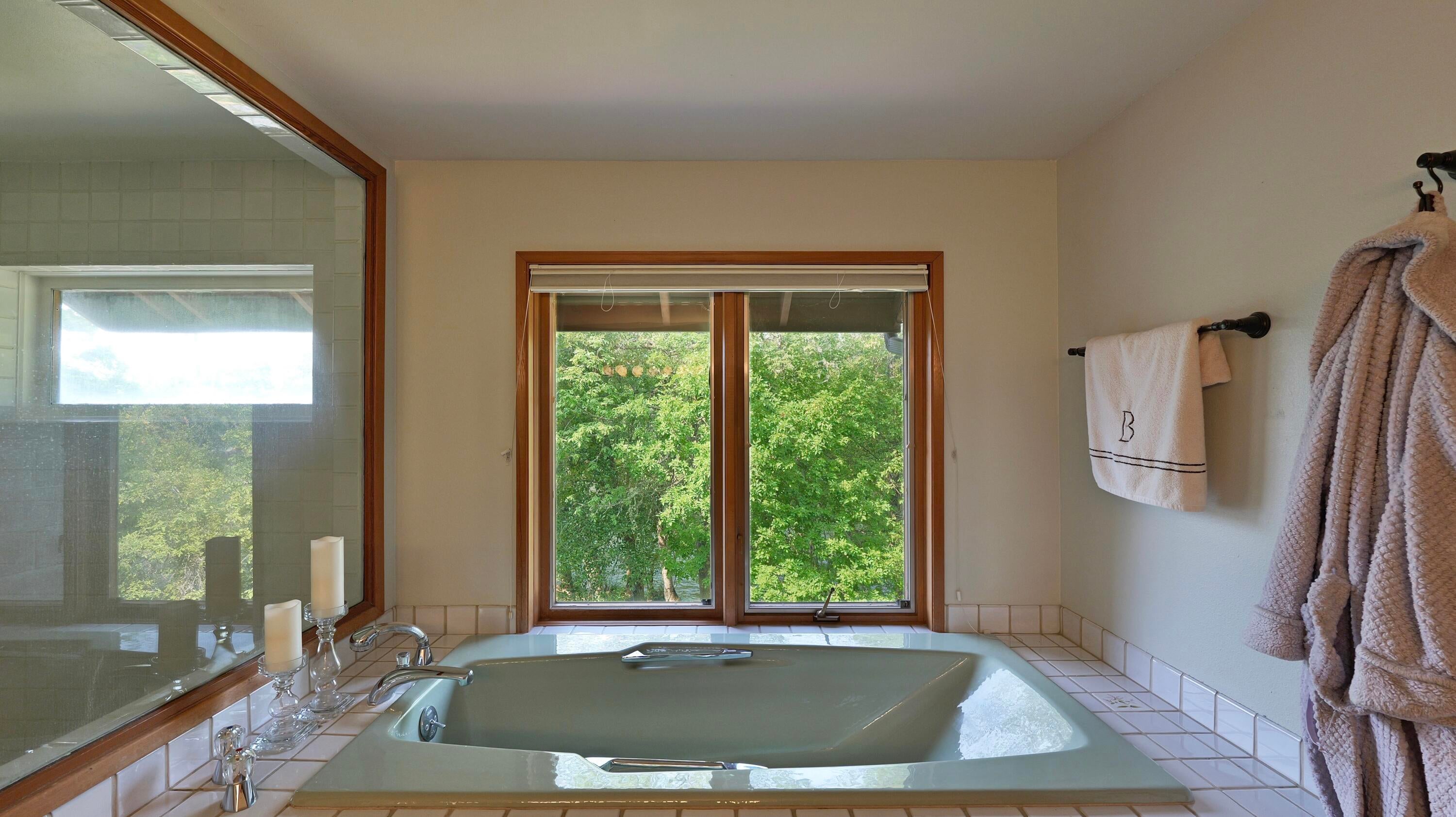 975 Old Ferry Road Shady Cove, OR 97539 - Photo 30 of 100 Primary Bathroom