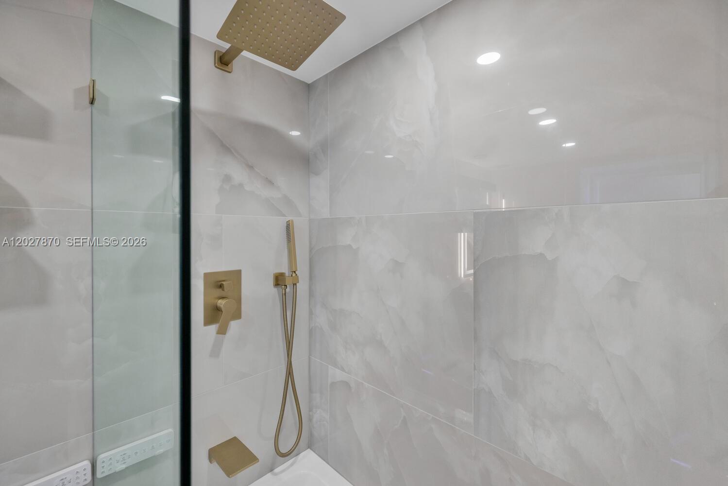 90 Alton Road, Unit 2207 Miami Beach, FL 33139 - Photo 19 of 24