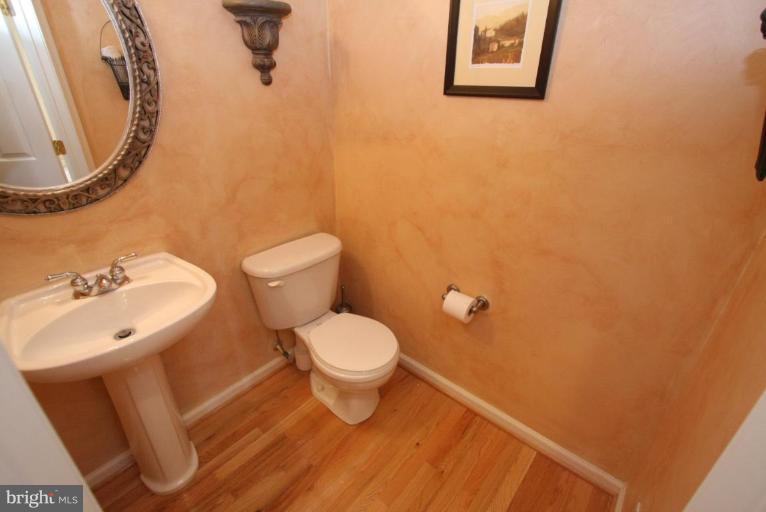 18702 Broken Oak Road Boyds, MD 20841 - Photo 21 of 23 Bath #1
