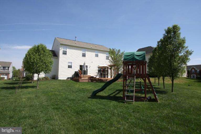 18702 Broken Oak Road Boyds, MD 20841 - Photo 22 of 23 Back yard