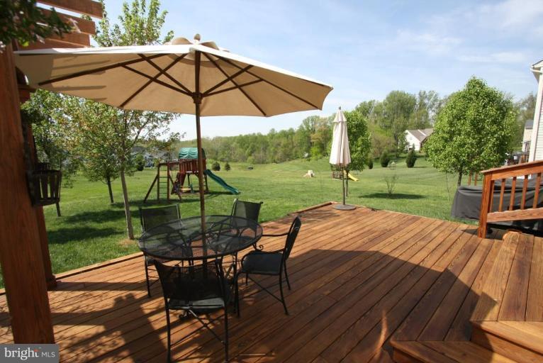 18702 Broken Oak Road Boyds, MD 20841 - Photo 5 of 23 Deck