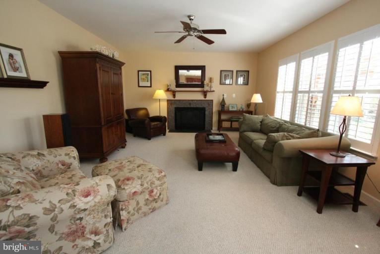 18702 Broken Oak Road Boyds, MD 20841 - Photo 7 of 23 Family Room