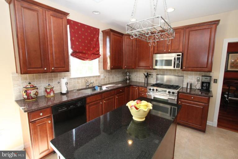 18702 Broken Oak Road Boyds, MD 20841 - Photo 9 of 23 Kitchen