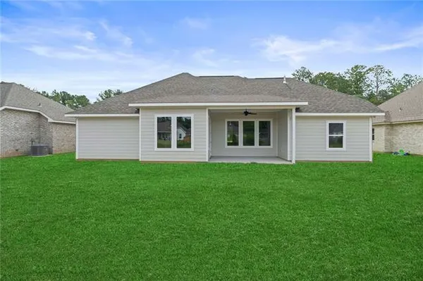 $369,900 | 72657 Robindale Drive, Covington, LA 70435