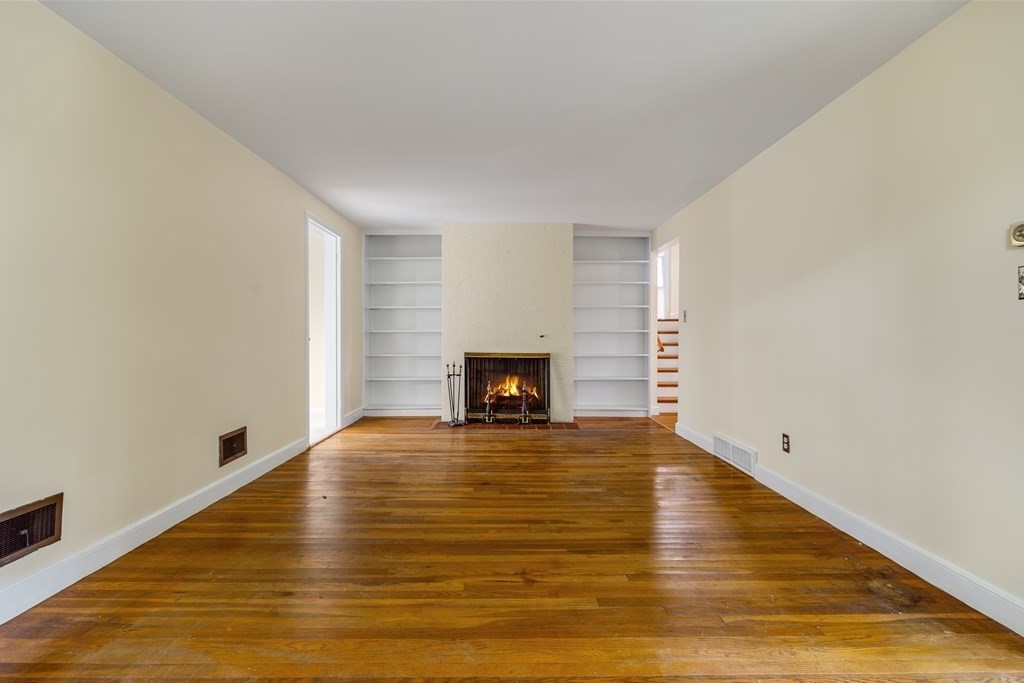 33 Gregory Road Framingham, MA 01701 - Photo 11 of 42