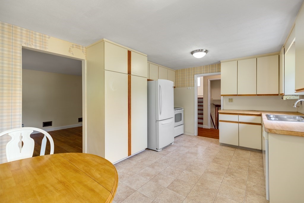 33 Gregory Road Framingham, MA 01701 - Photo 14 of 42