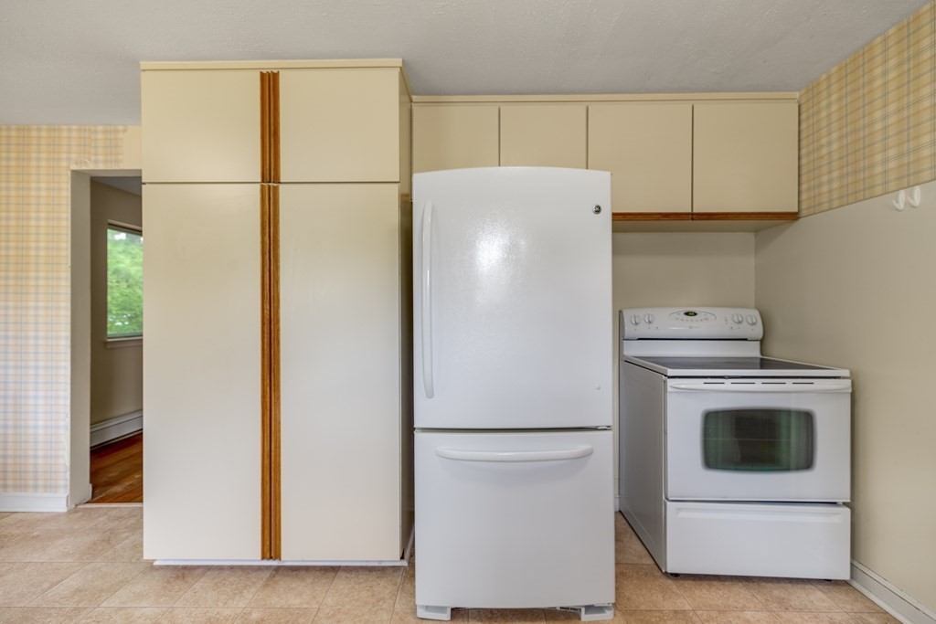 33 Gregory Road Framingham, MA 01701 - Photo 17 of 42