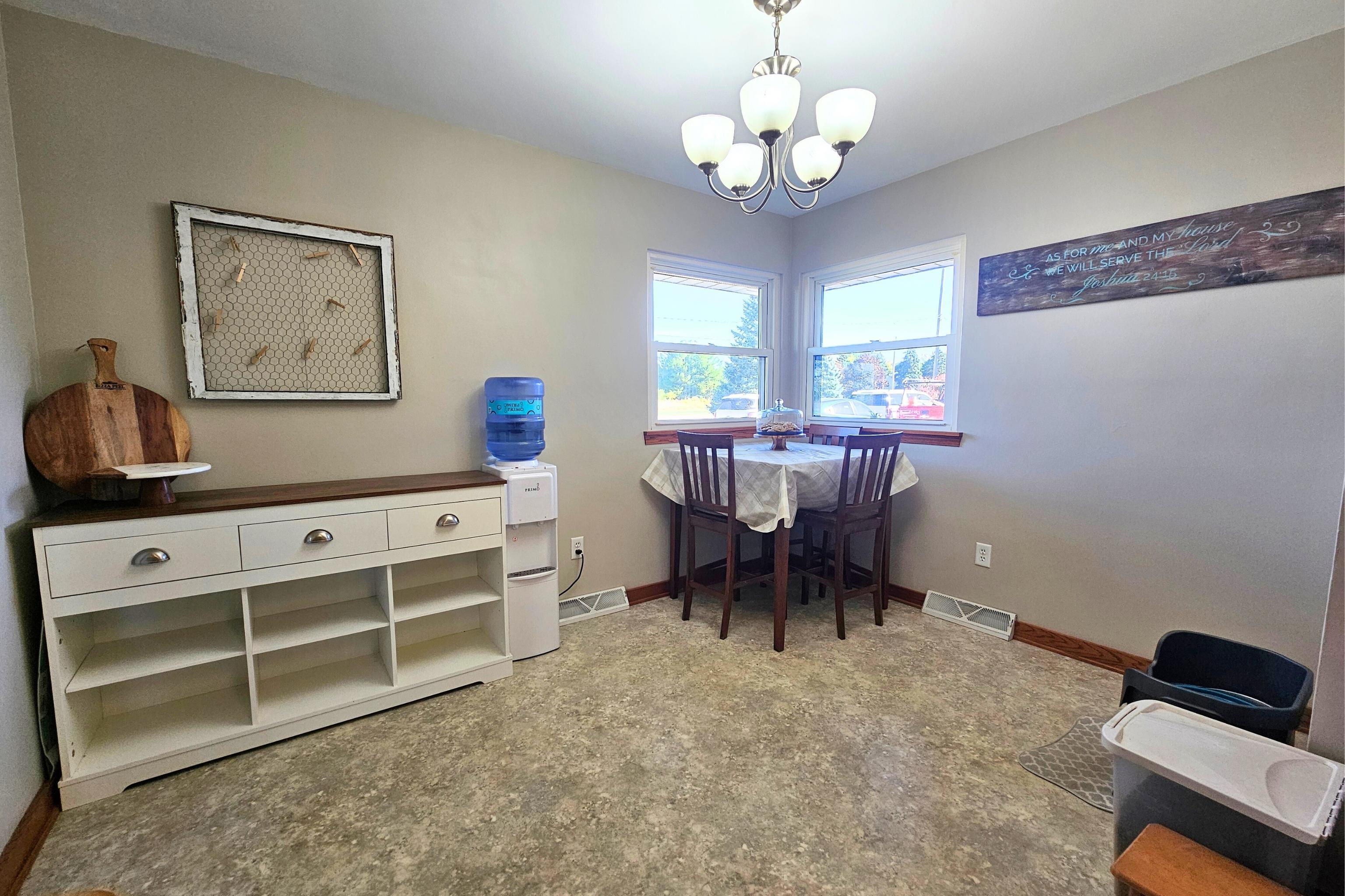 5865 Shattuck Road Saginaw, MI 48603 - Photo 13 of 49 50157412-f98b1304-c9cc-4c44-84ed-1f0d79f19385.JPG