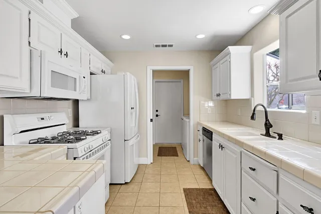 $304,000 | 474 East Alluvial Avenue, Unit 126, Fresno, CA 93720