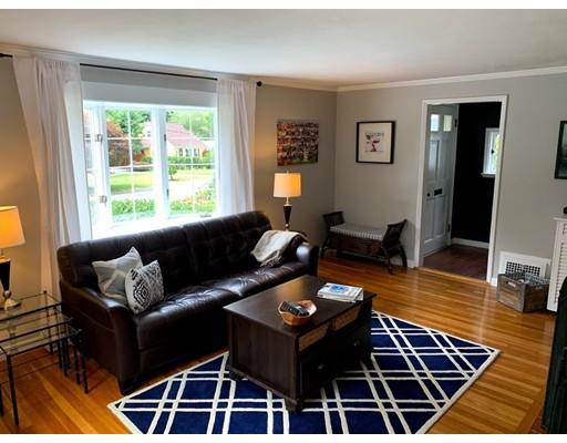 72 Canterbury Road Lynnfield, MA 01940 - Photo 3 of 33 Gallery Image 3