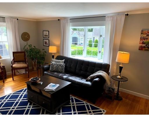 72 Canterbury Road Lynnfield, MA 01940 - Photo 4 of 33 Gallery Image 4