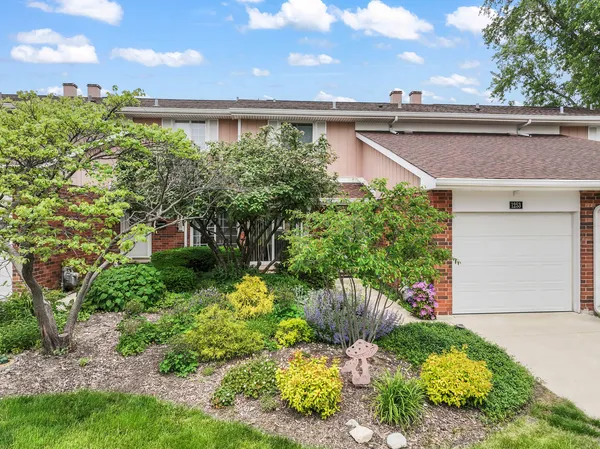 $350,000 | 1253 Reading Court, Wheaton, IL 60189