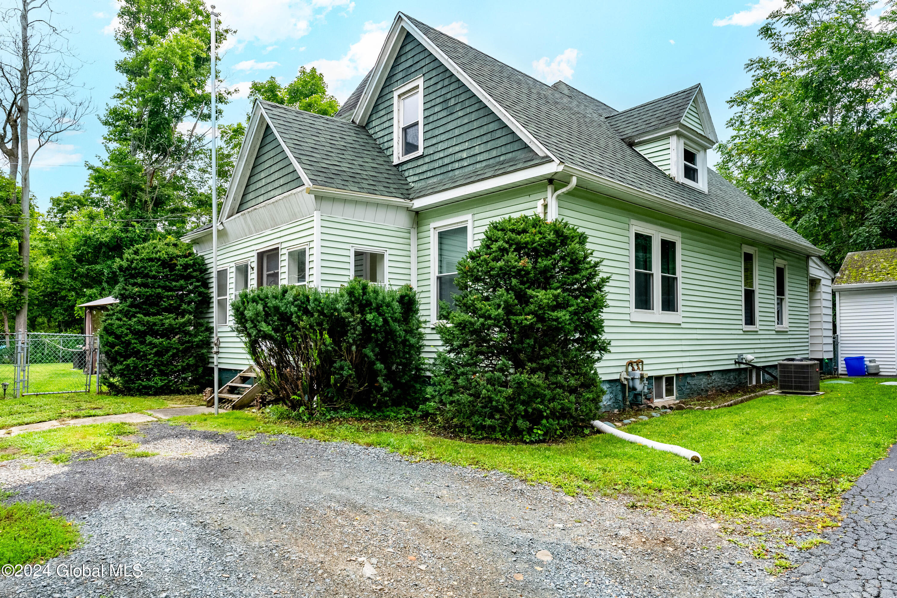 70 Brunswick Road Troy, NY 12180 - Photo 3 of 38 3
