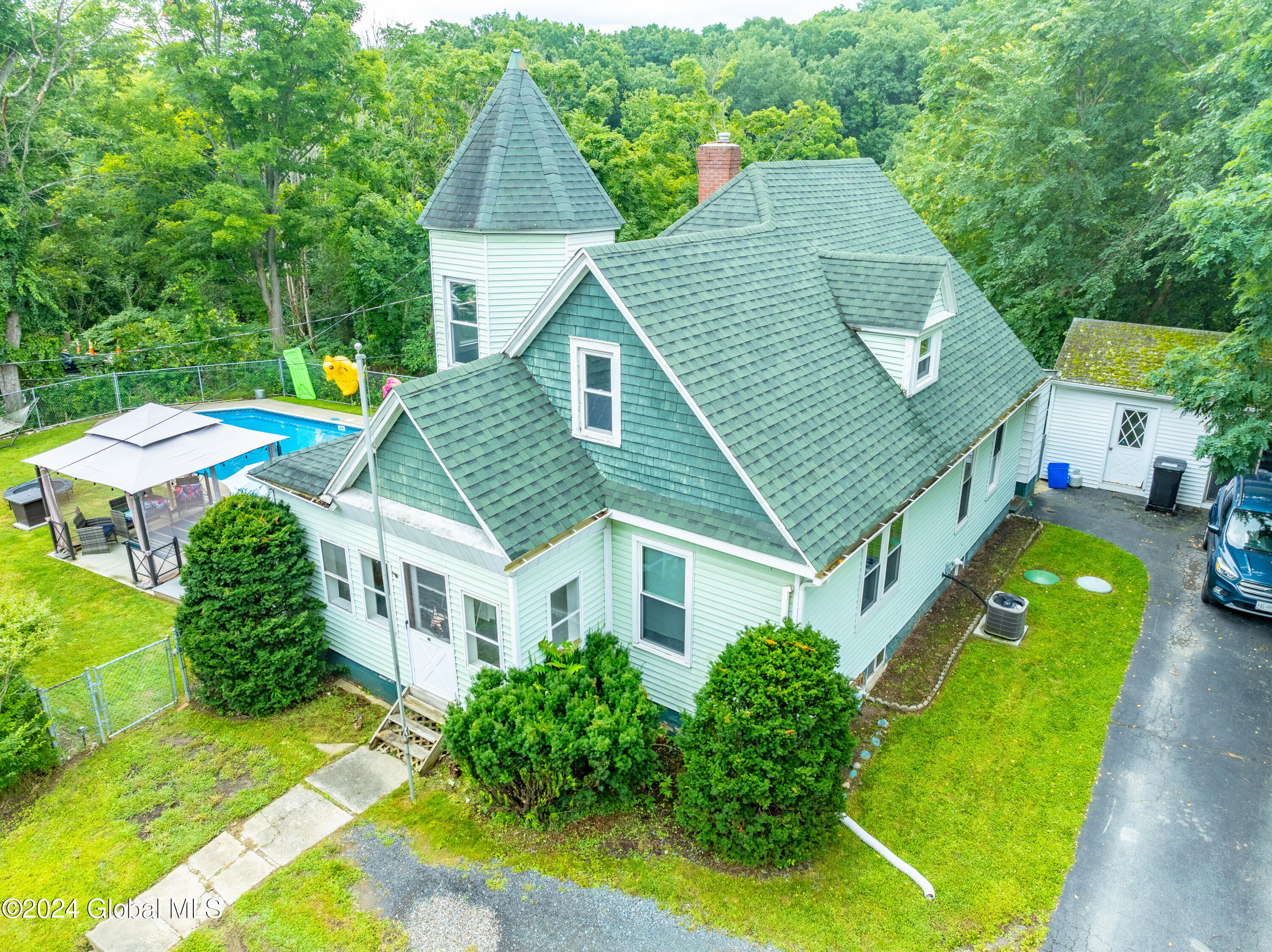 70 Brunswick Road Troy, NY 12180 - Photo 4 of 38 4