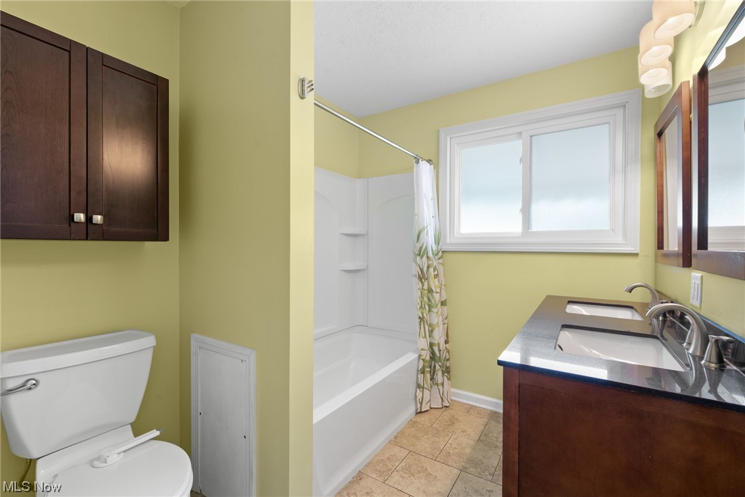 7253 Ward Road Cleveland, OH 44134 - Photo 14 of 29