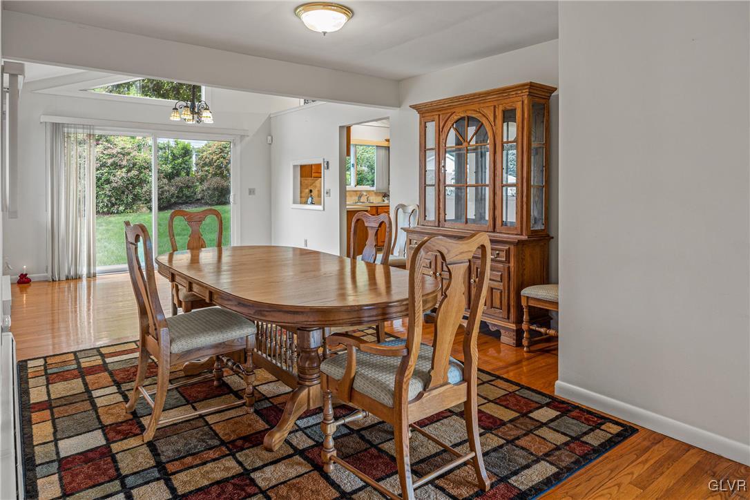 31 Ridgewood Road Easton, PA 18045 - Photo 7 of 36 a dining room with furniture and window