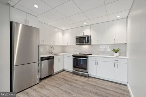 $5,500 | 101-111 South 9th Street, Unit PH107, Philadelphia, PA 19107