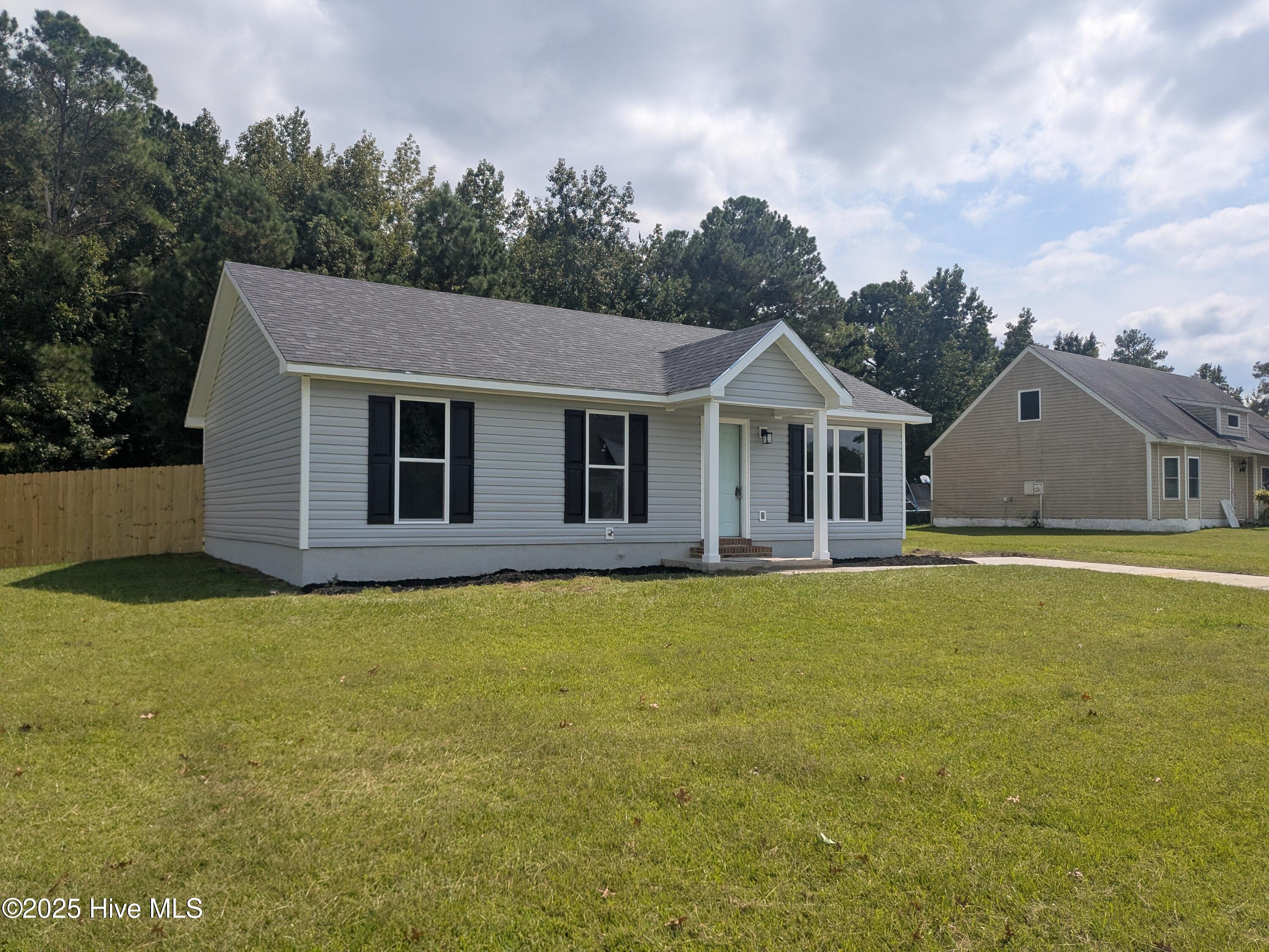 104 Falcon Crest Road Jacksonville, NC 28540 - Photo 2 of 17 Front Left