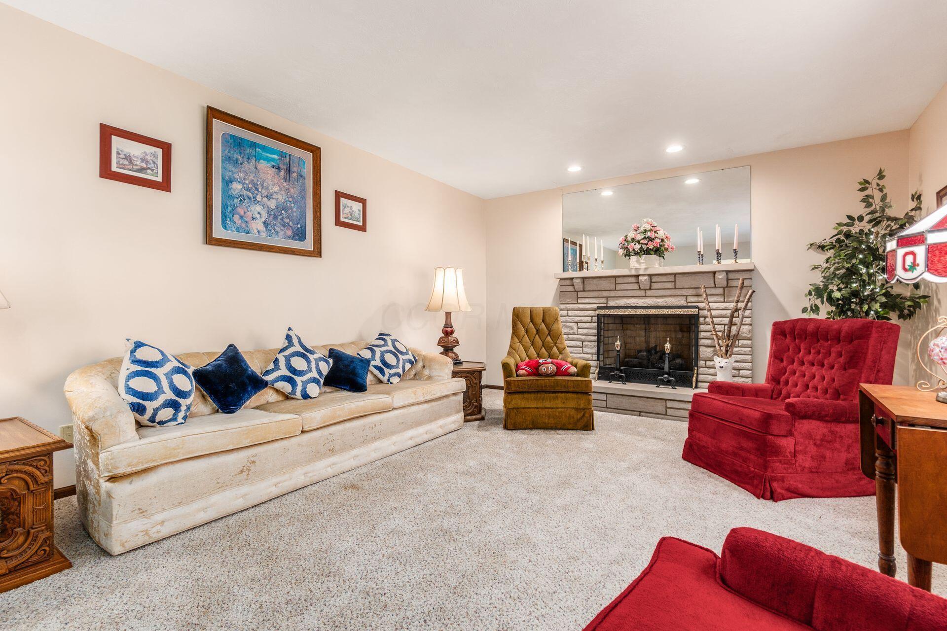 1200 Spring Valley Road London, OH 43140 - Photo 11 of 32 Living room
