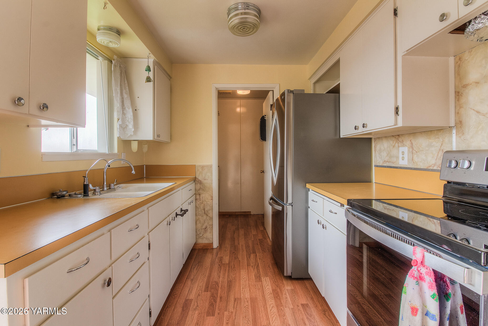 351 North Beane Road Moxee, WA 98936 - Photo 8 of 25 8 Kitchen