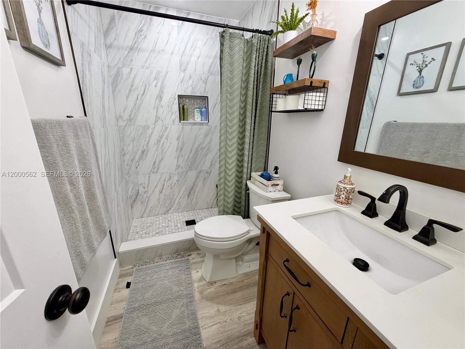 11259 Southwest 88th Street, Unit 204H Miami, FL 33176 - Photo 6 of 15 Principal Bathroom