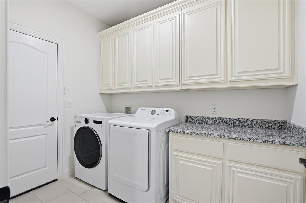 2604 Dylan Lane Mansfield, TX 76063 - Photo 28 of 33 a utility room with dryer and washer