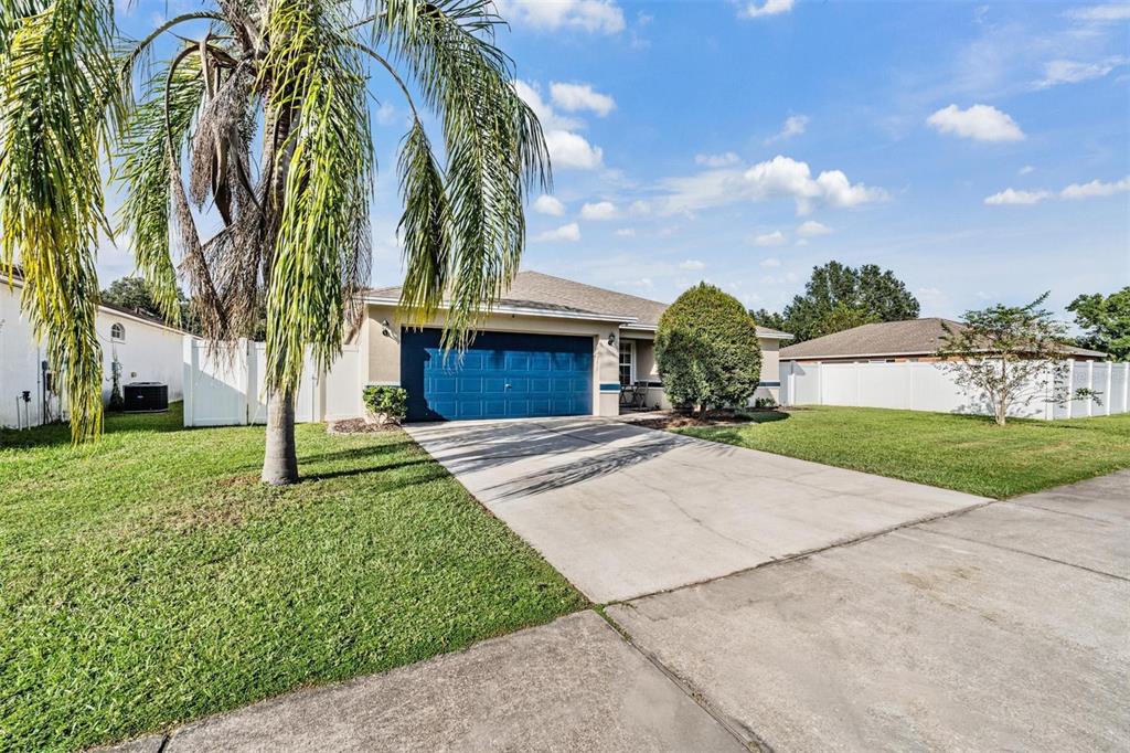 106 Winston Manor Circle Seffner, FL 33584 - Photo 2 of 29