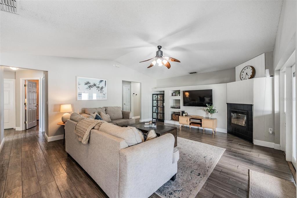 106 Winston Manor Circle Seffner, FL 33584 - Photo 6 of 29