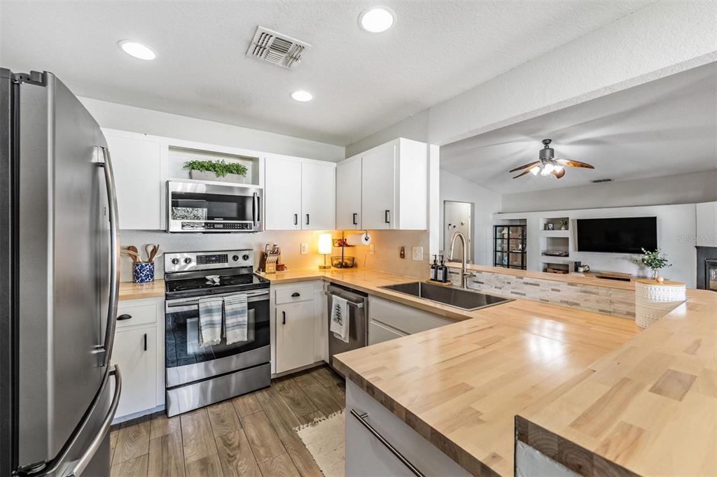 106 Winston Manor Circle Seffner, FL 33584 - Photo 8 of 29