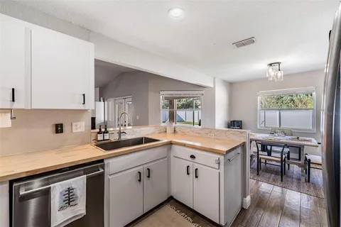 $412,500 | 106 Winston Manor Circle, Seffner, FL 33584