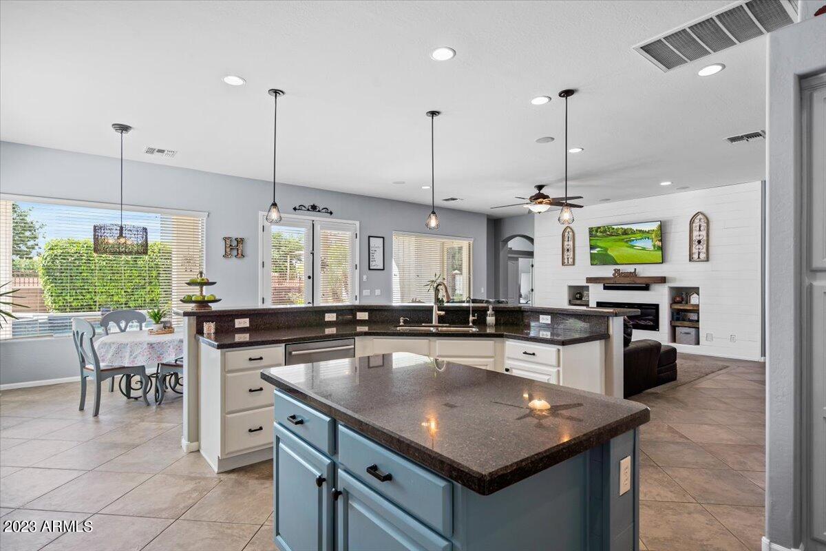 6730 Rachael Way Gilbert, AZ 85298 - Photo 24 of 77 26-Kitchen