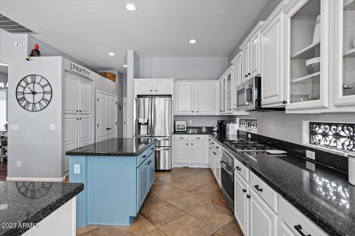 6730 Rachael Way Gilbert, AZ 85298 - Photo 25 of 77 a kitchen with stainless steel appliances granite countertop a sink a stove and a refrigerator
