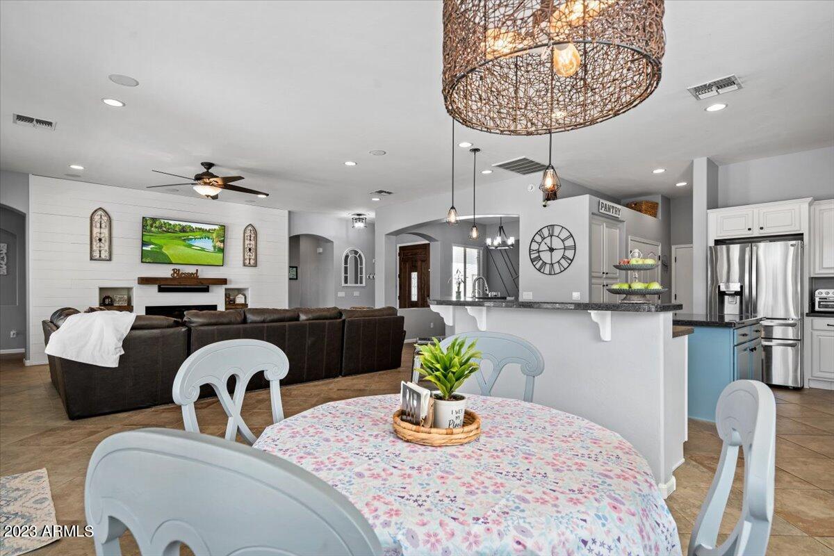 6730 Rachael Way Gilbert, AZ 85298 - Photo 28 of 77 30-Dining