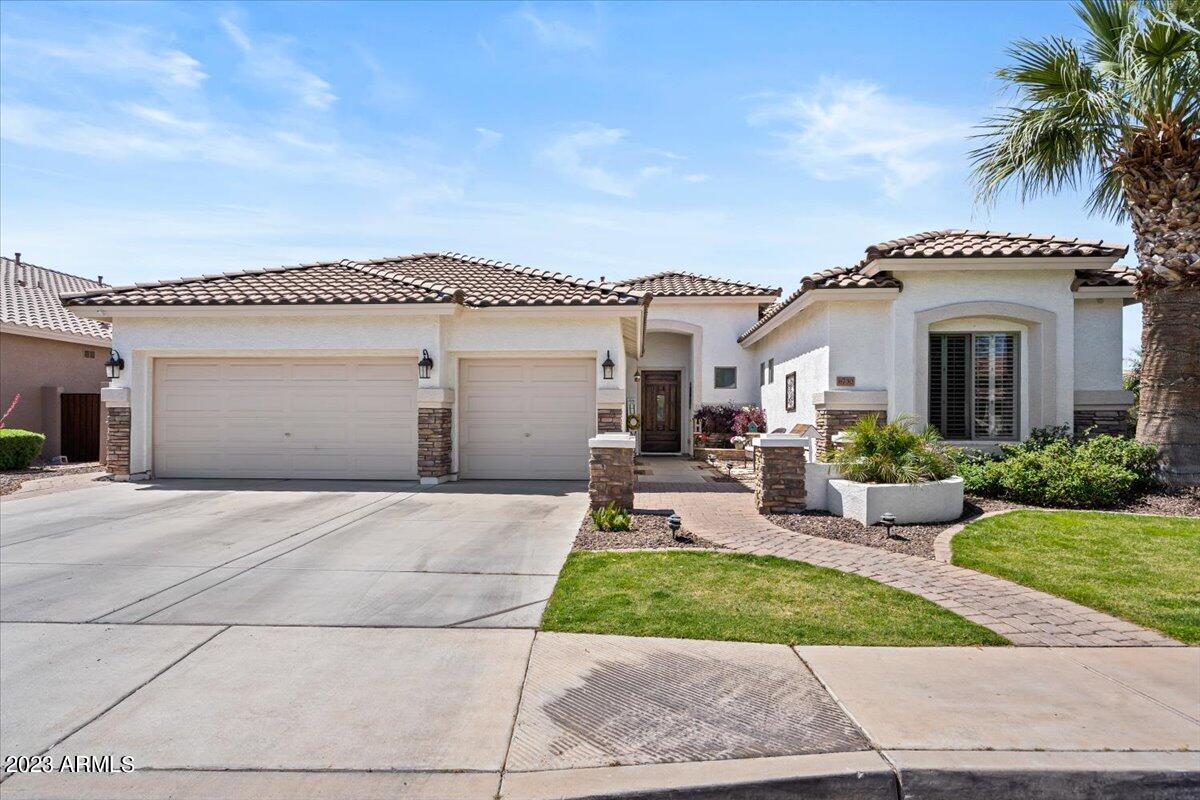 6730 Rachael Way Gilbert, AZ 85298 - Photo 5 of 77 a front view of a house with garden
