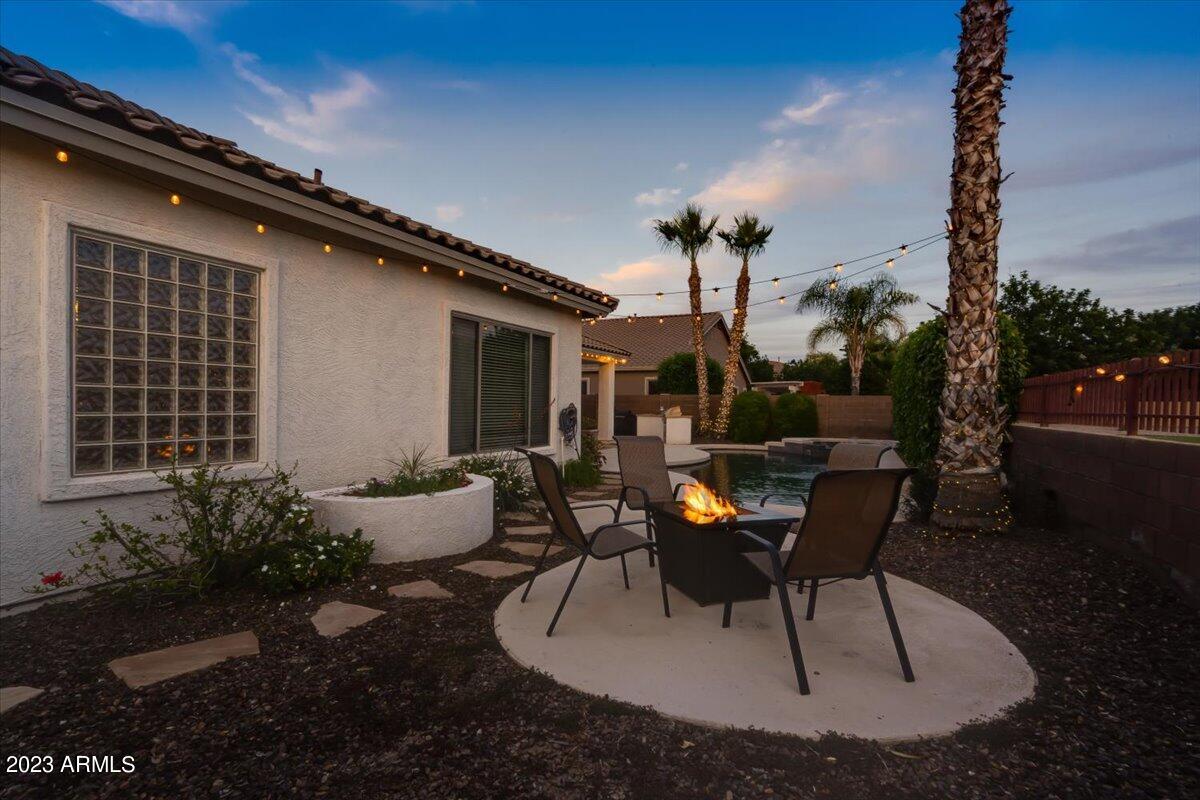 6730 Rachael Way Gilbert, AZ 85298 - Photo 77 of 77 a view of a patio with table and chairs and potted plants