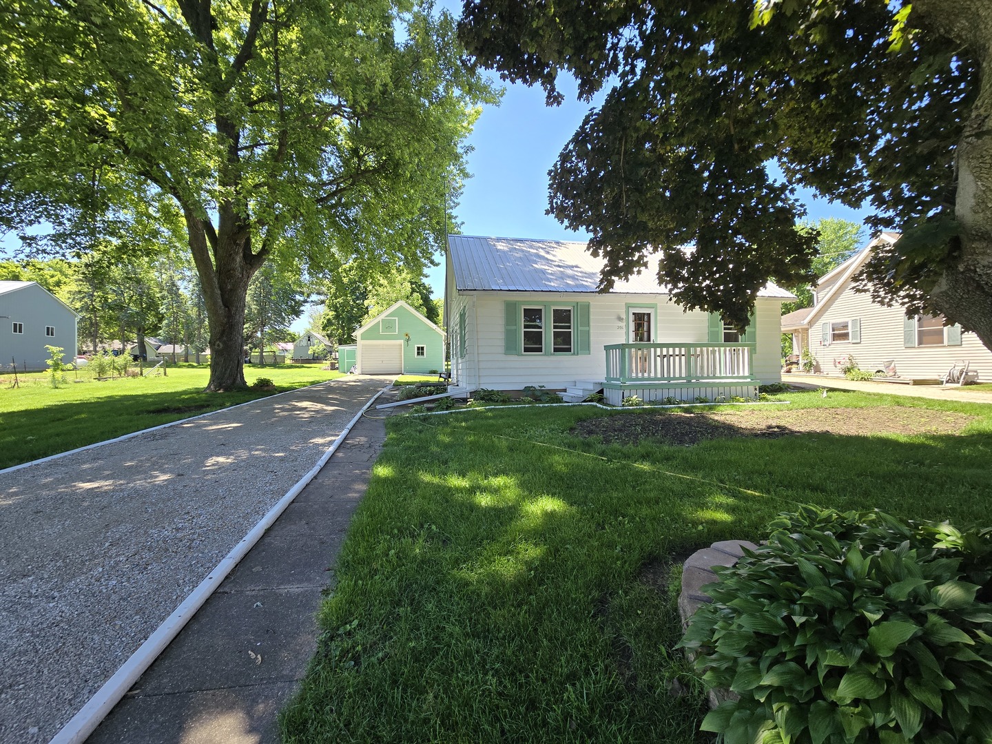 201 West Grove Road Sterling, IL 61081 - Photo 1 of 19 a house with garden
