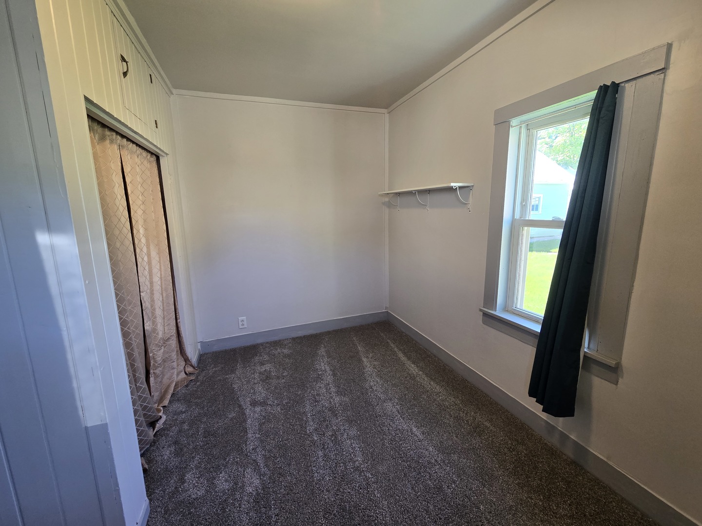 201 West Grove Road Sterling, IL 61081 - Photo 4 of 19 a view of a small space