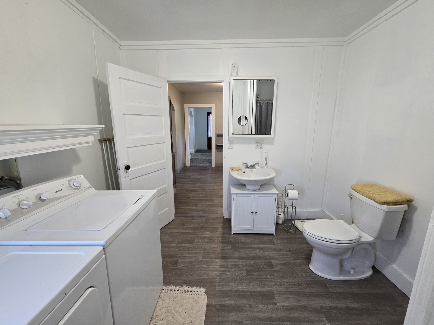 201 West Grove Road Sterling, IL 61081 - Photo 7 of 19 a bathroom with a toilet sink and mirror