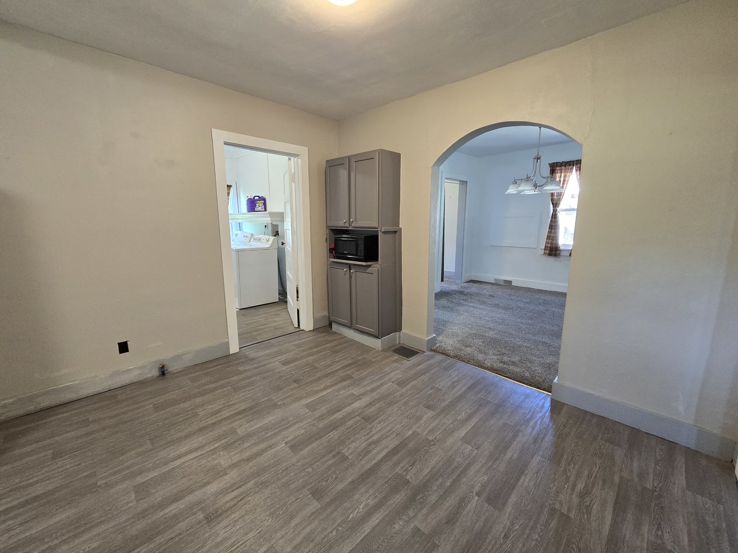 201 West Grove Road Sterling, IL 61081 - Photo 8 of 19 an empty room with wooden floor and mirror
