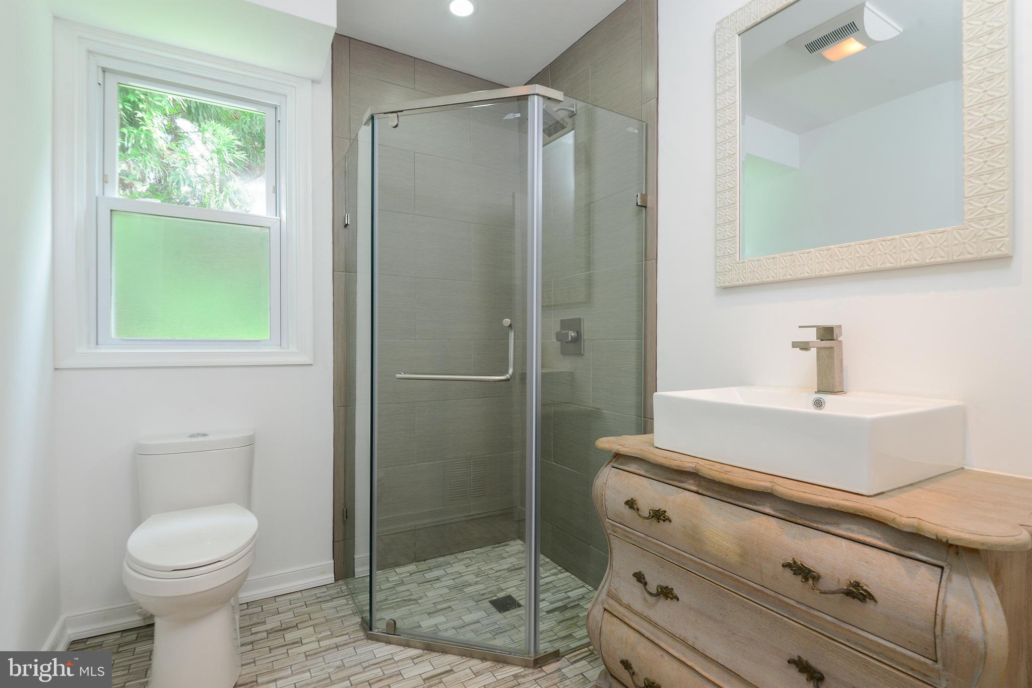 401 North Spring Mill Road Villanova, PA 19085 - Photo 13 of 39 First Fl full bath for guests