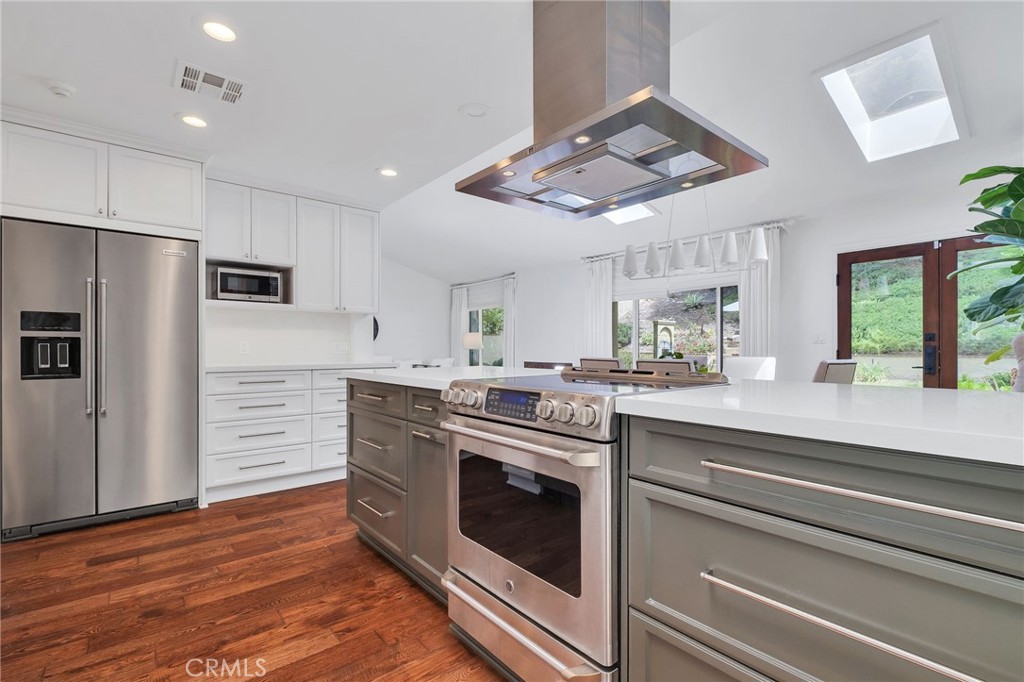 29126 Warnick Road Rancho Palos Verdes, CA 90275 - Photo 3 of 27 Gallery Image 3