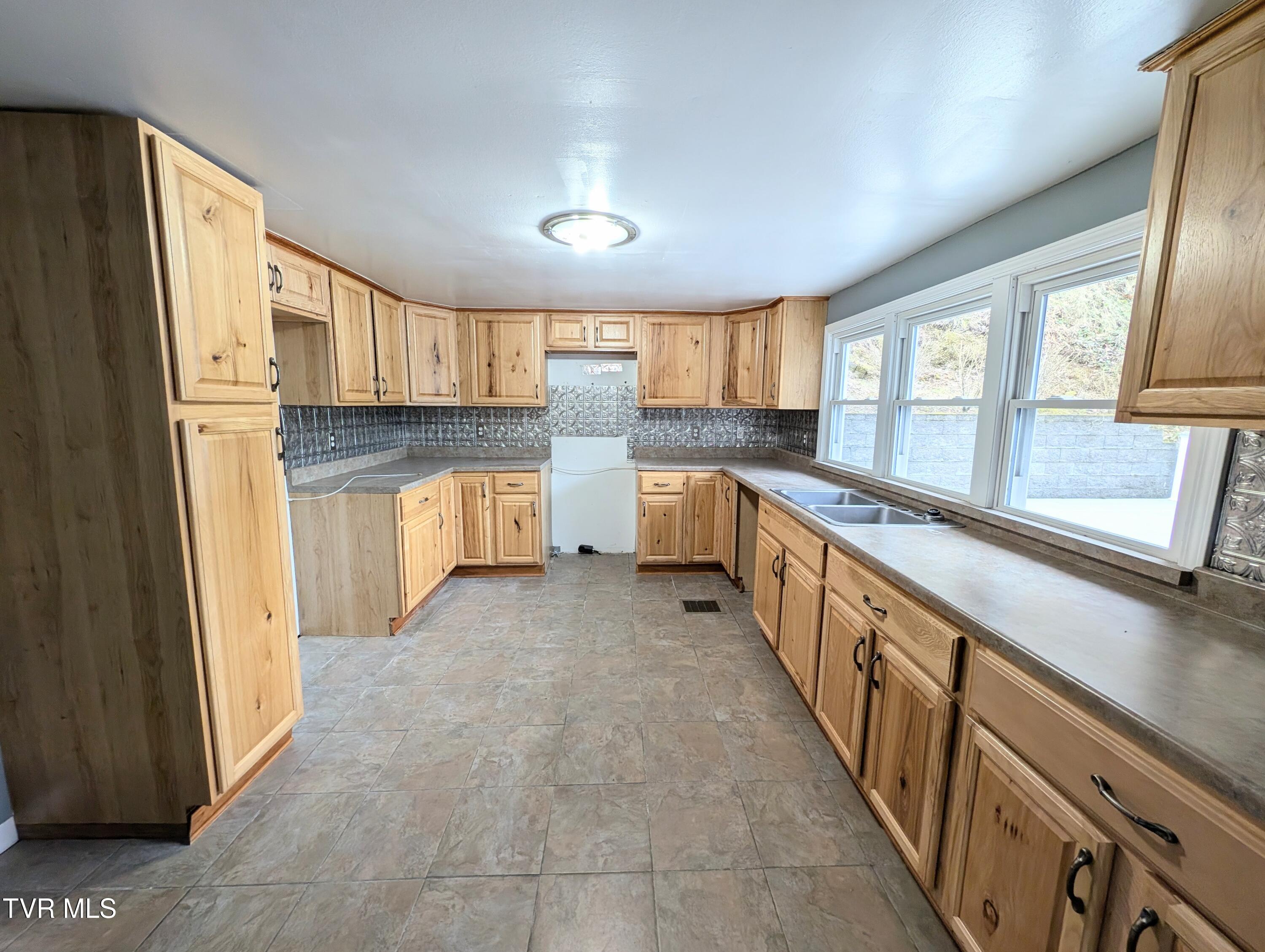 1478 Red Dirt Road Vansant, VA 24656 - Photo 12 of 24 1000010722